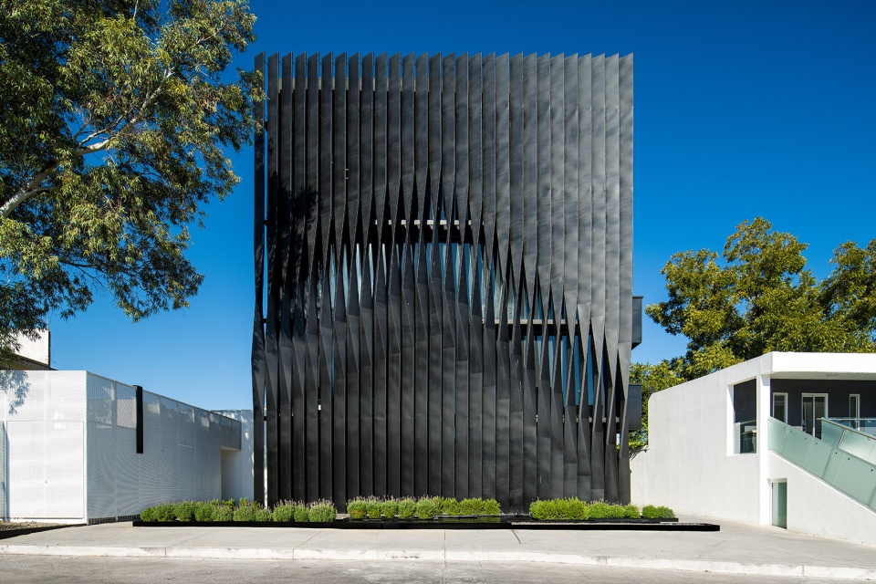 torre negra by jonathan corral arquitectos