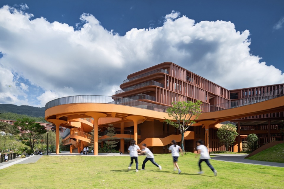 A Floating School Amidst Forests