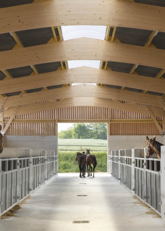 construction of a stable in lassay les chateaux 53 by carmen maurice architecture