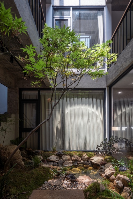 the courtyard house by li wenxi architects