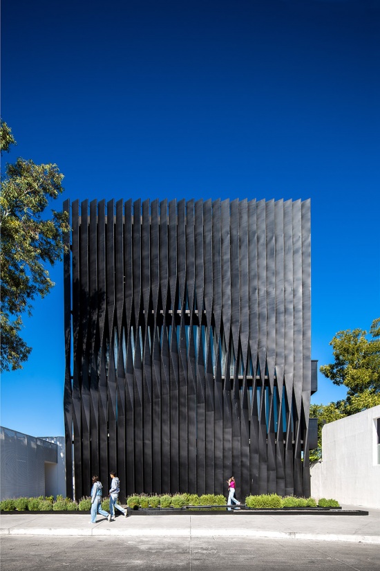 torre negra by jonathan corral arquitectos