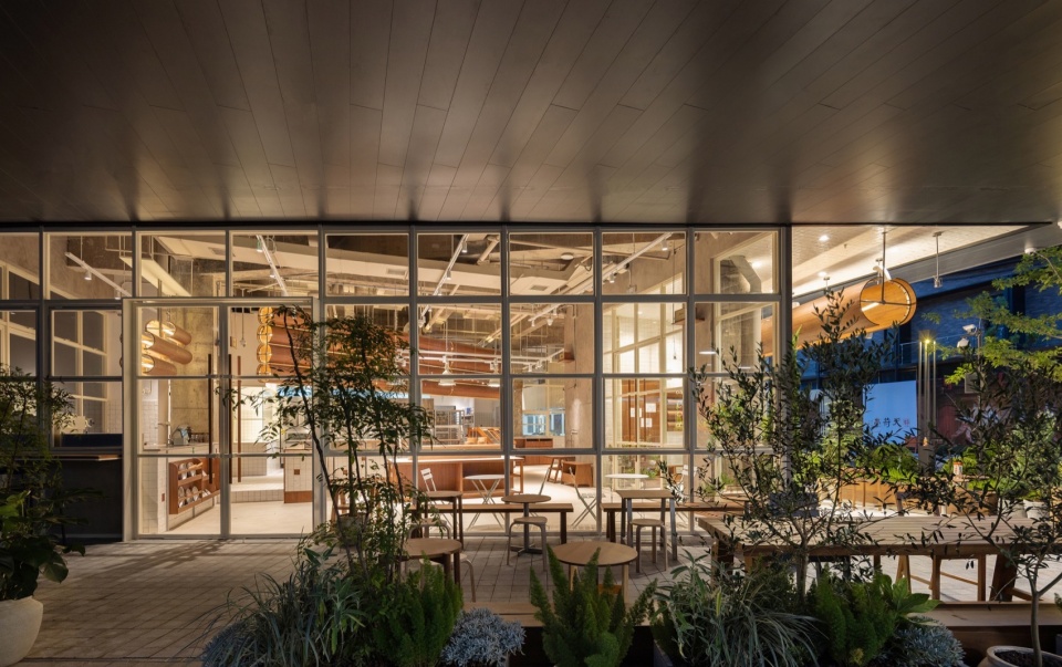 Giant Mama Bixiang Chuxiang Lane by Whatever Design Office