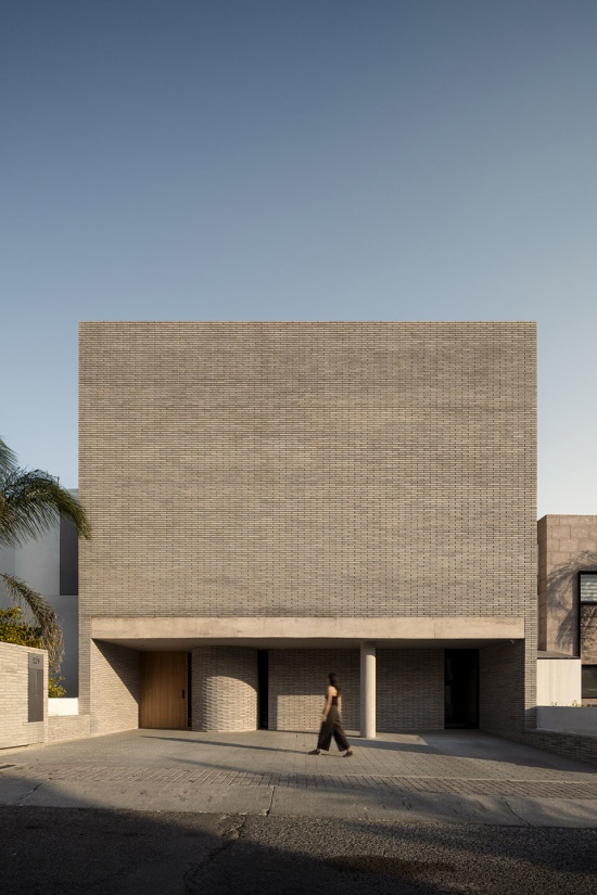 casa refugio by taller segovia molina