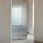 带反光家具的家，意大利 / Set Architects
