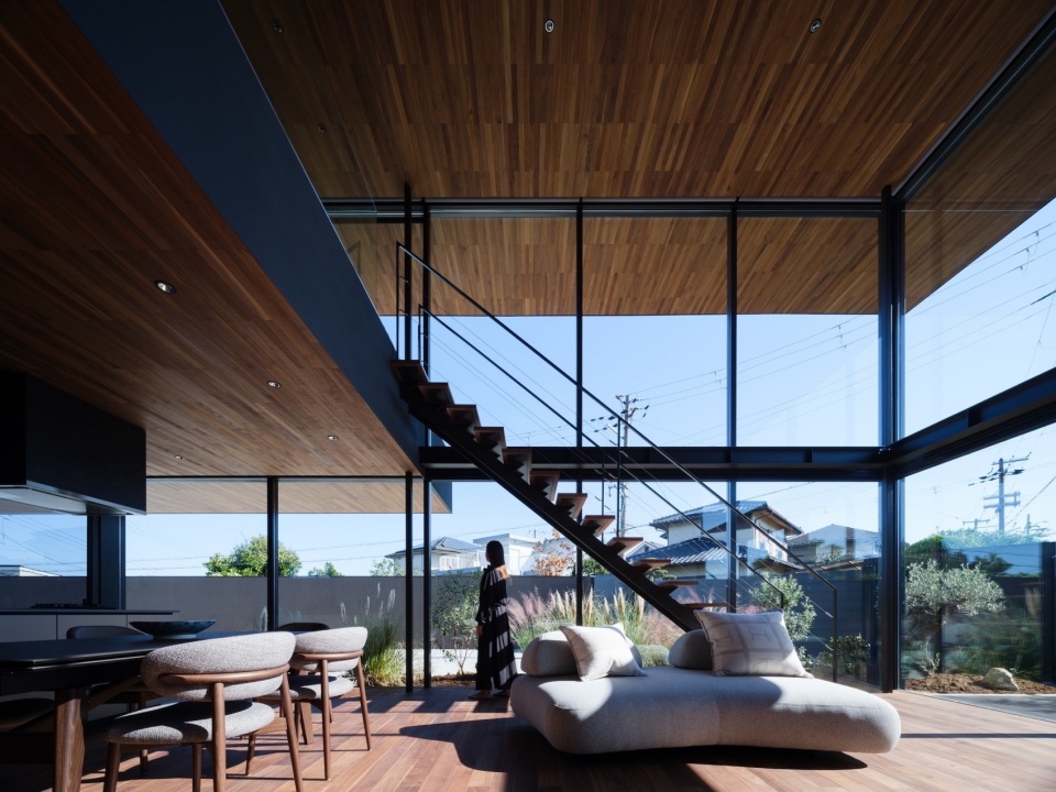 moment by apollo architects associates co ltd