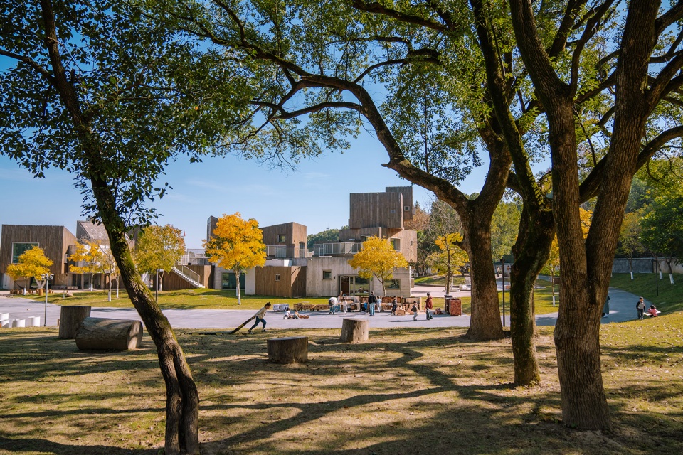 anjiplay kindergarten and international child care center by oli architecture