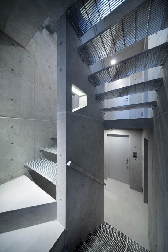 SHIN NAKANO trapezoidal by Ryuichi Sasaki Architecture