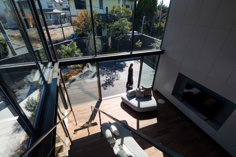 moment by apollo architects associates co ltd