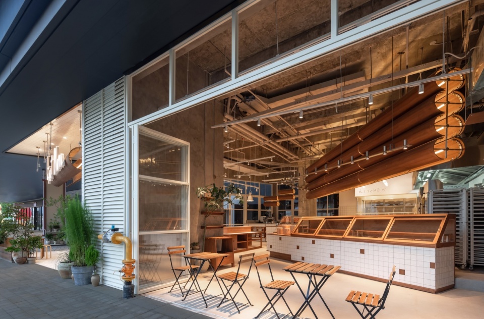 Giant Mama Bixiang Chuxiang Lane by Whatever Design Office