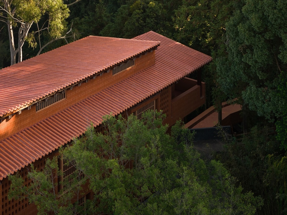 Qing Shui Meditation Retreat Center by Xiamen Pan China RESP Studio