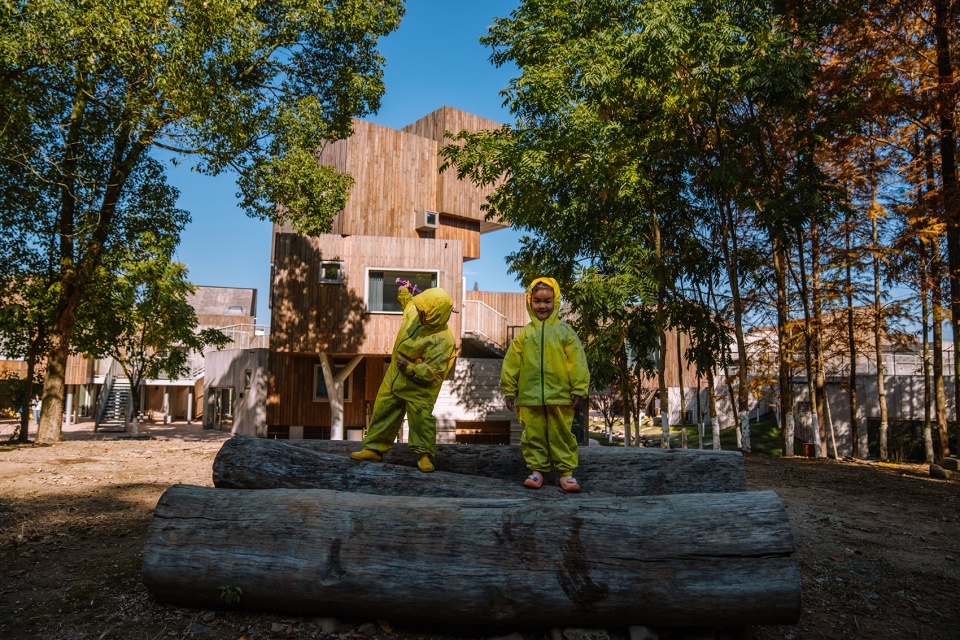 anjiplay kindergarten and international child care center by oli architecture