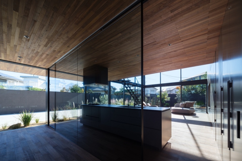 moment by apollo architects associates co ltd