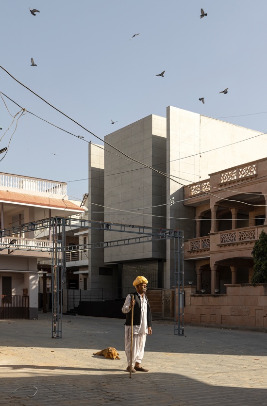 House Between Walls by Studio Urban Form Objects