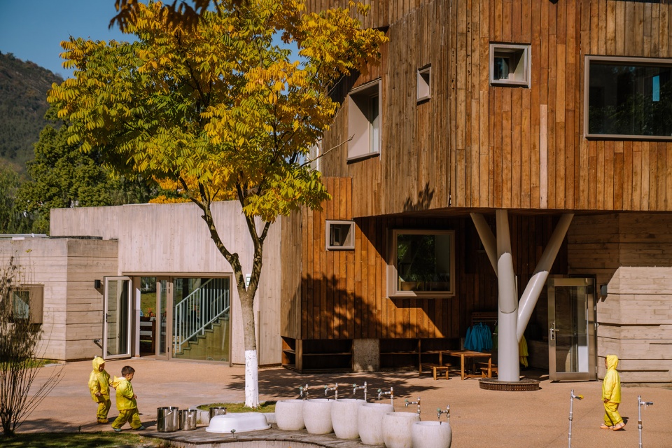 anjiplay kindergarten and international child care center by oli architecture