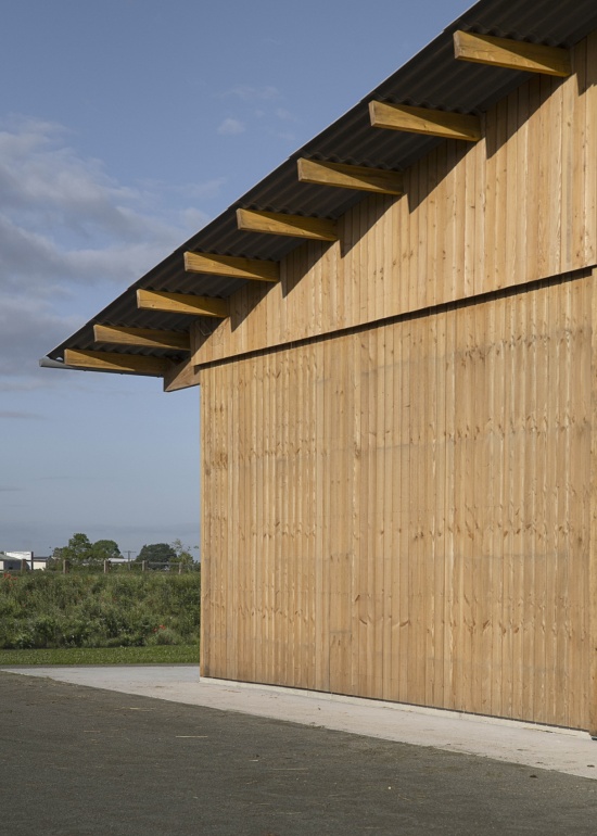 construction of a stable in lassay les chateaux 53 by carmen maurice architecture