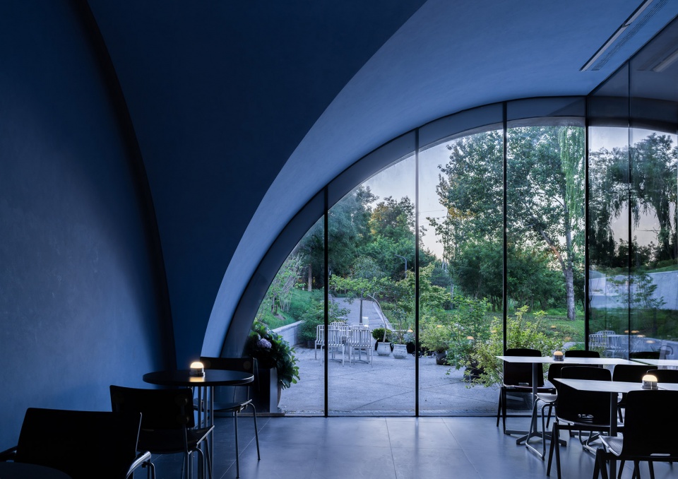 luminous tunnel dos restaurant by mars studio
