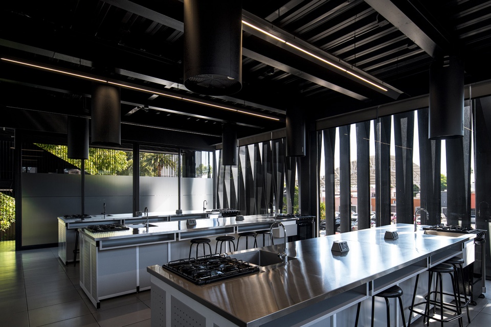 torre negra by jonathan corral arquitectos