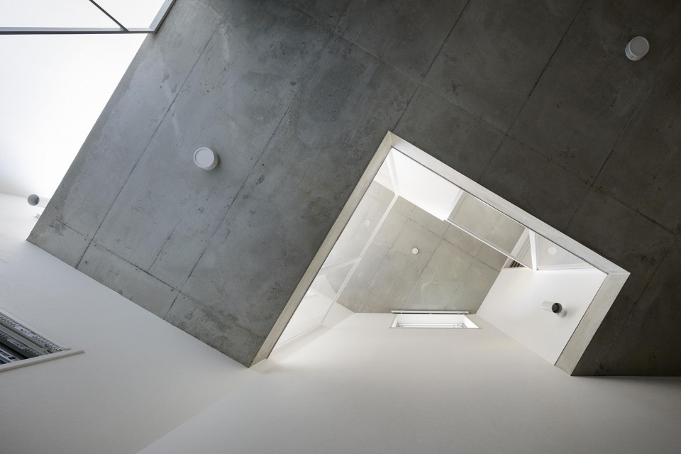 SHIN NAKANO trapezoidal by Ryuichi Sasaki Architecture