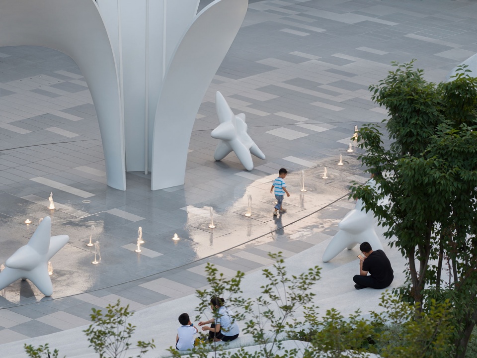 The Splash Plaza Sparked by Urban Energy