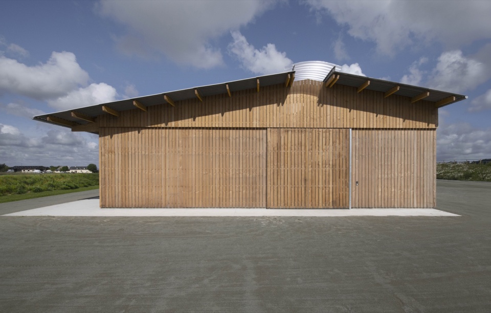 construction of a stable in lassay les chateaux 53 by carmen maurice architecture