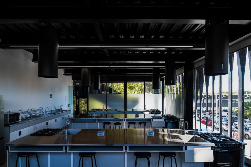 torre negra by jonathan corral arquitectos
