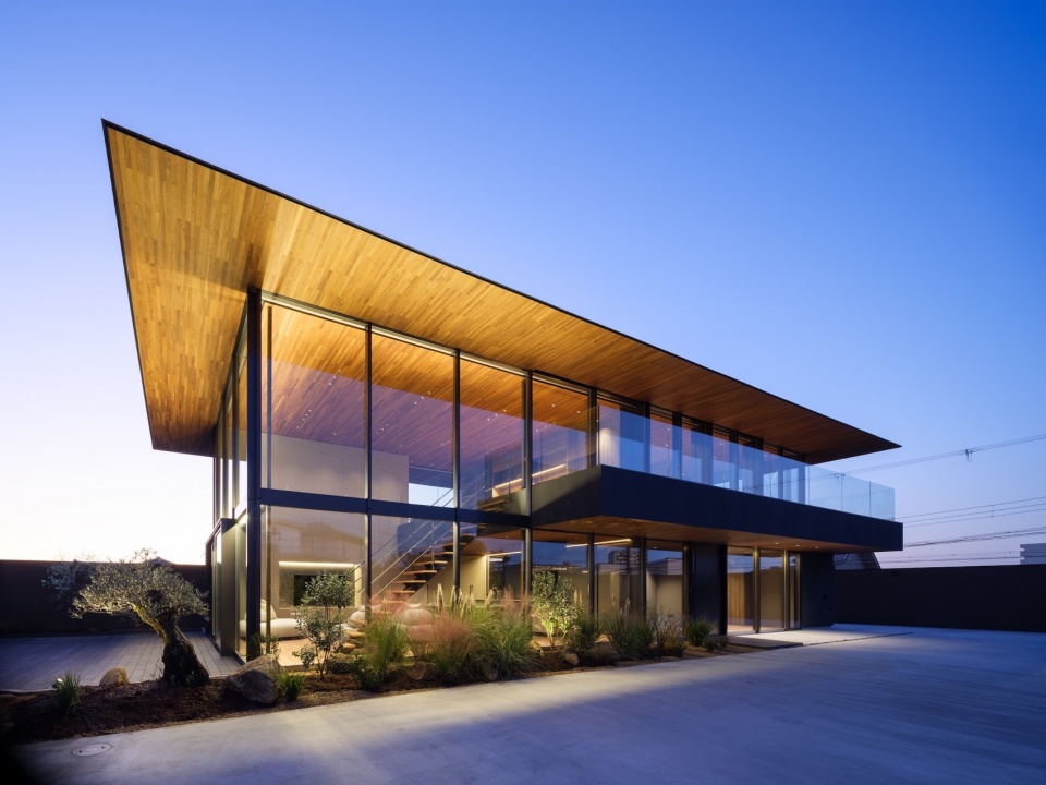 moment by apollo architects associates co ltd