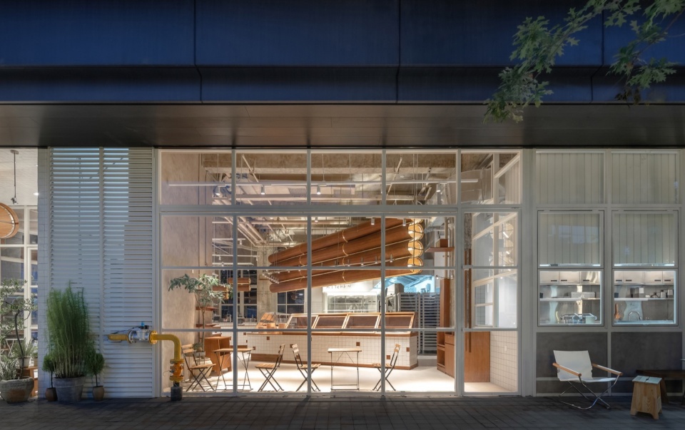 Giant Mama Bixiang Chuxiang Lane by Whatever Design Office