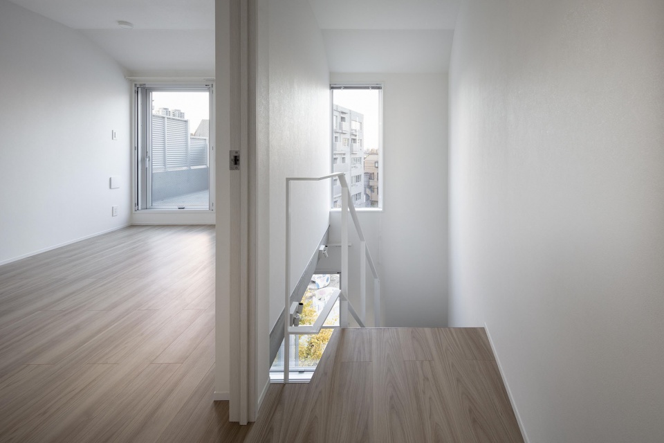 SHIN NAKANO trapezoidal by Ryuichi Sasaki Architecture