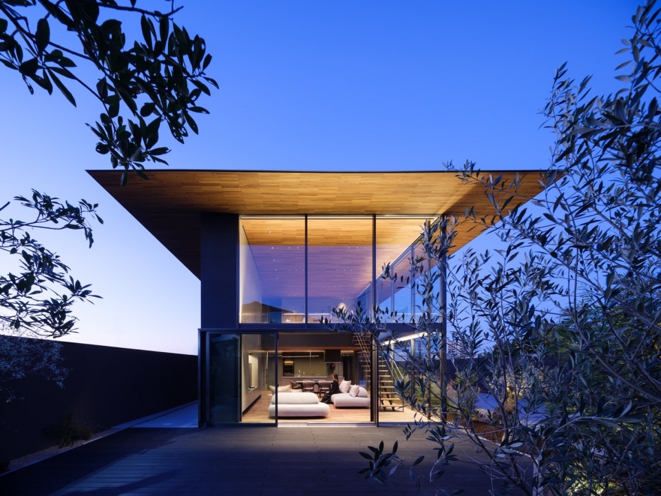 moment by apollo architects associates co ltd