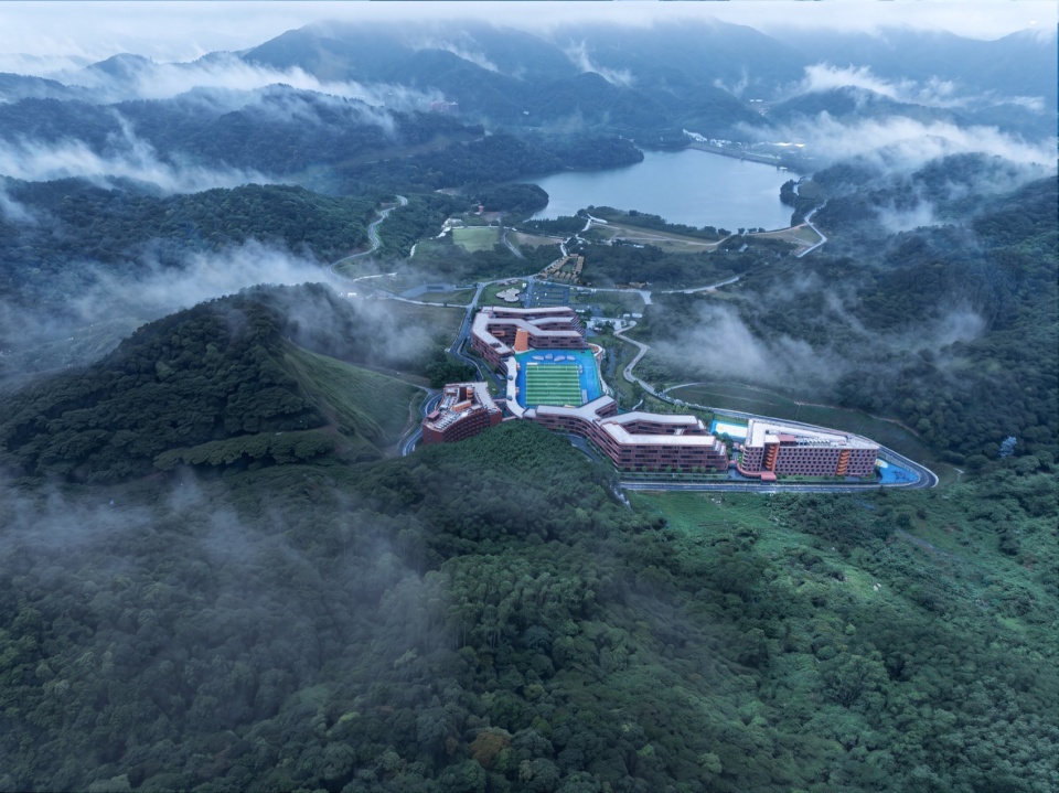 A Floating School Amidst Forests