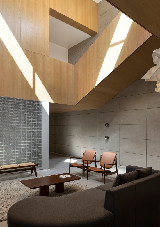 House Between Walls by Studio Urban Form Objects