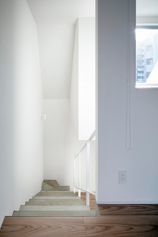 SHIN NAKANO trapezoidal by Ryuichi Sasaki Architecture