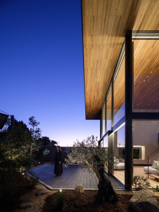 moment by apollo architects associates co ltd
