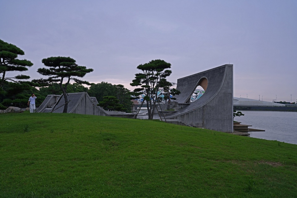 sea moon amphitheater in hangzhou bay by gardening architects