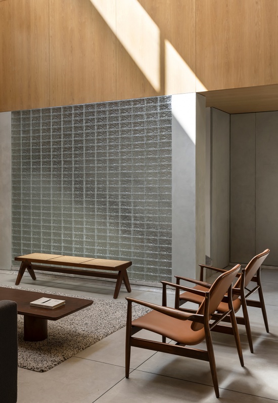 House Between Walls by Studio Urban Form Objects