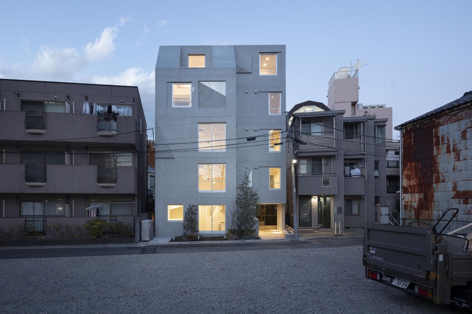 SHIN NAKANO trapezoidal by Ryuichi Sasaki Architecture