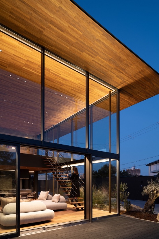 moment by apollo architects associates co ltd