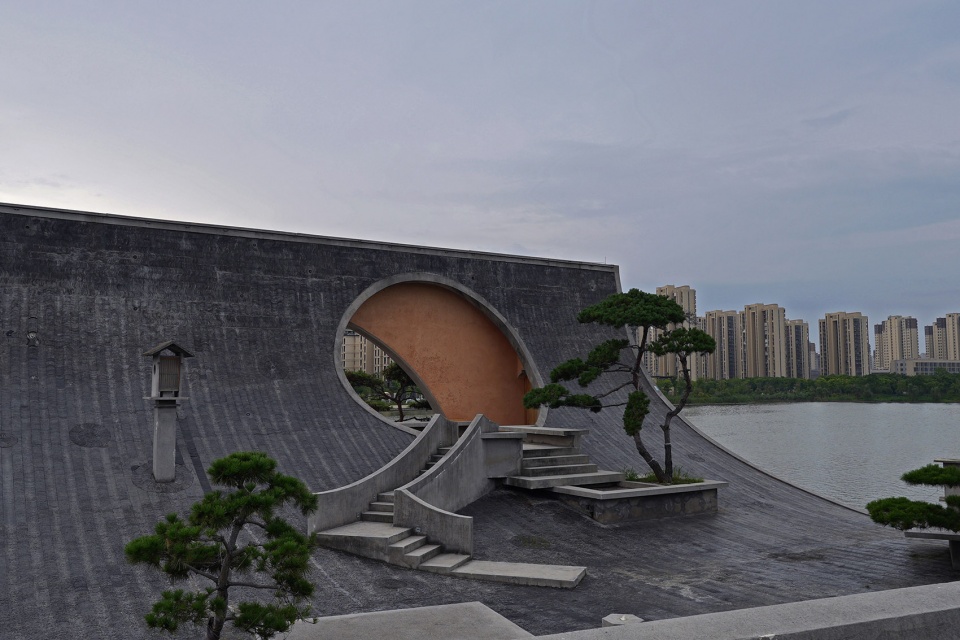 sea moon amphitheater in hangzhou bay by gardening architects