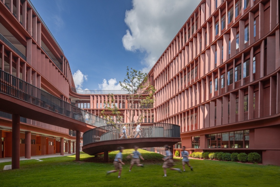 A Floating School Amidst Forests
