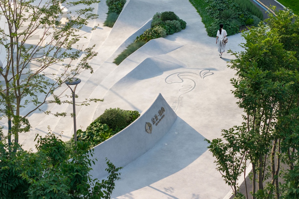 The Splash Plaza Sparked by Urban Energy