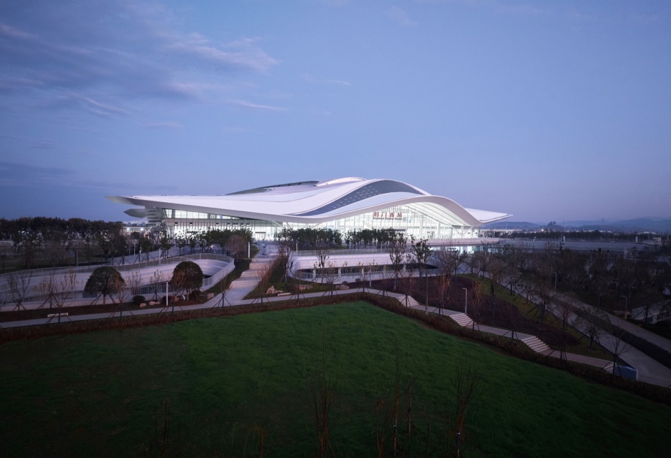 jingmen west railway station by citic architectural design research institute co ltd china railway siyuan survey and design group co ltd