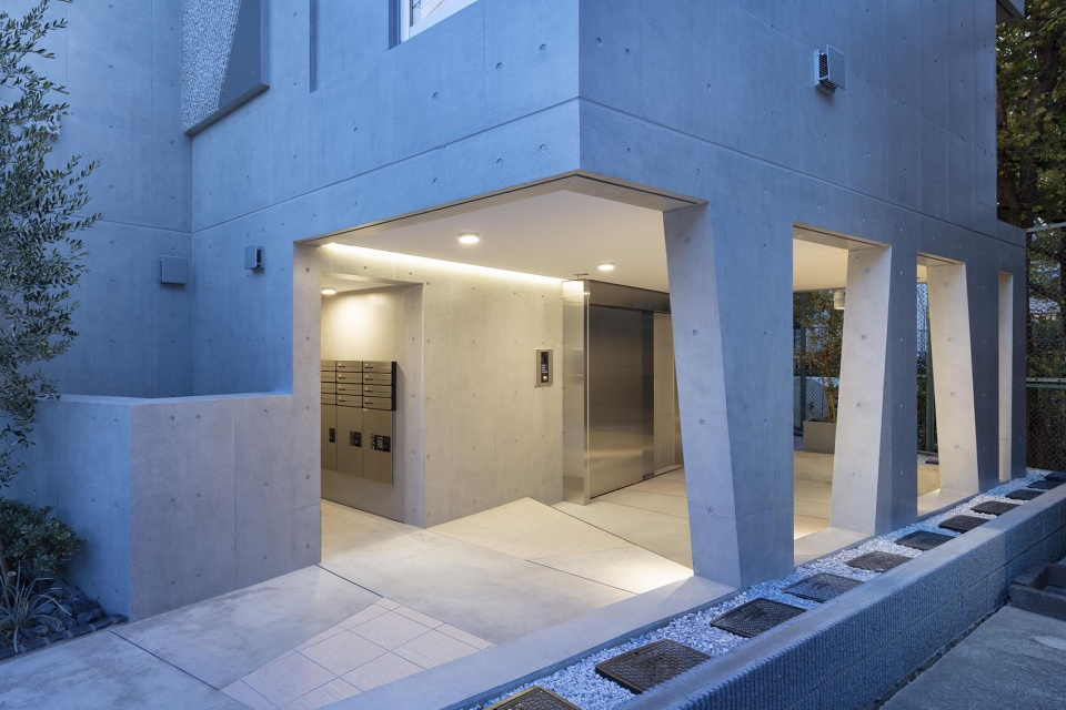 SHIN NAKANO trapezoidal by Ryuichi Sasaki Architecture