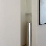 带反光家具的家，意大利 / Set Architects