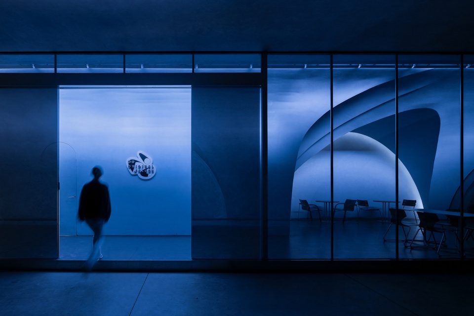 luminous tunnel dos restaurant by mars studio