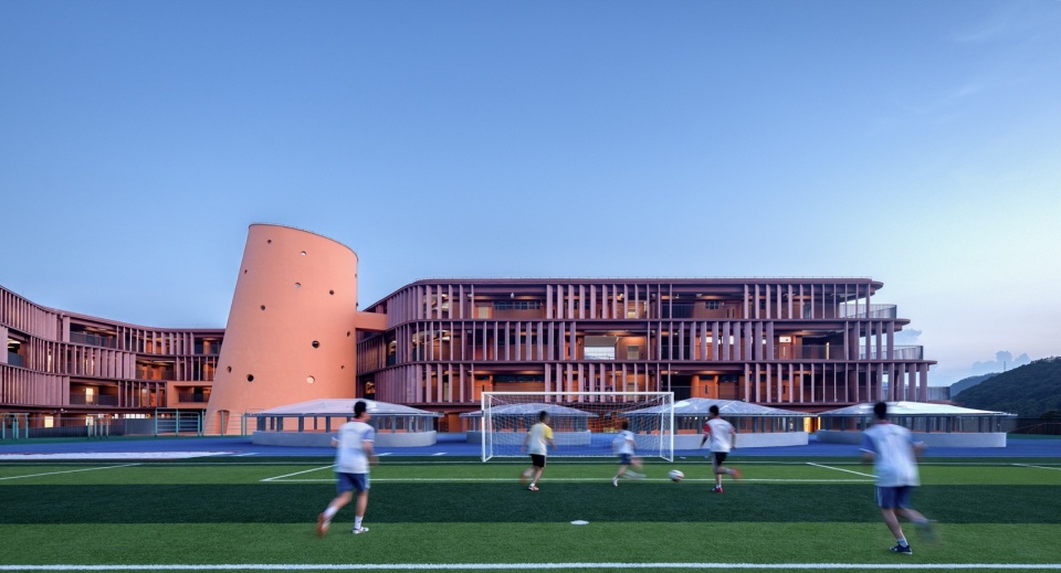 A Floating School Amidst Forests