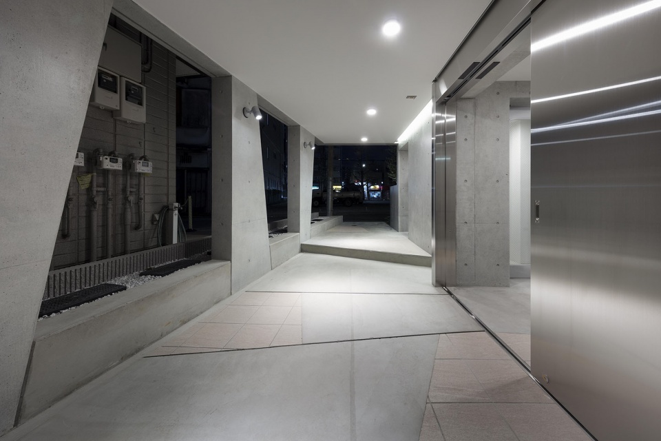 SHIN NAKANO trapezoidal by Ryuichi Sasaki Architecture