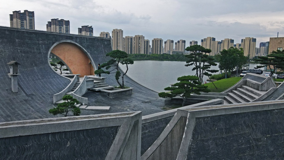 sea moon amphitheater in hangzhou bay by gardening architects