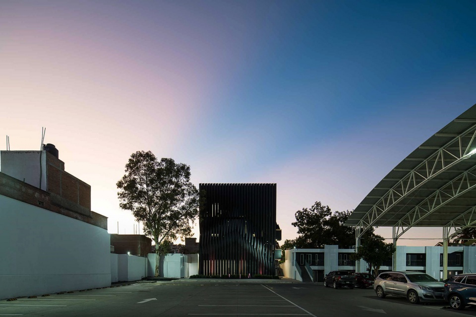torre negra by jonathan corral arquitectos