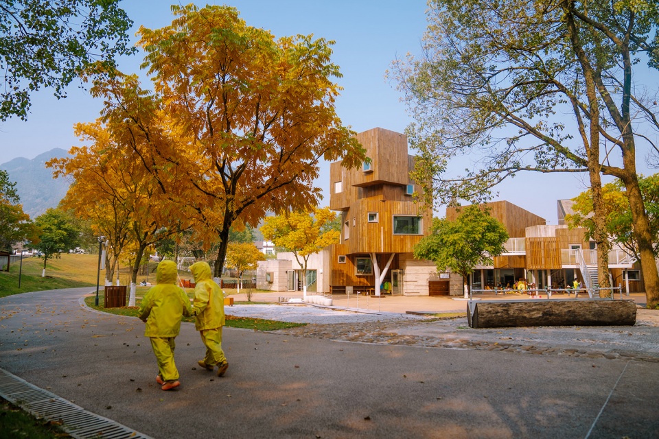 anjiplay kindergarten and international child care center by oli architecture