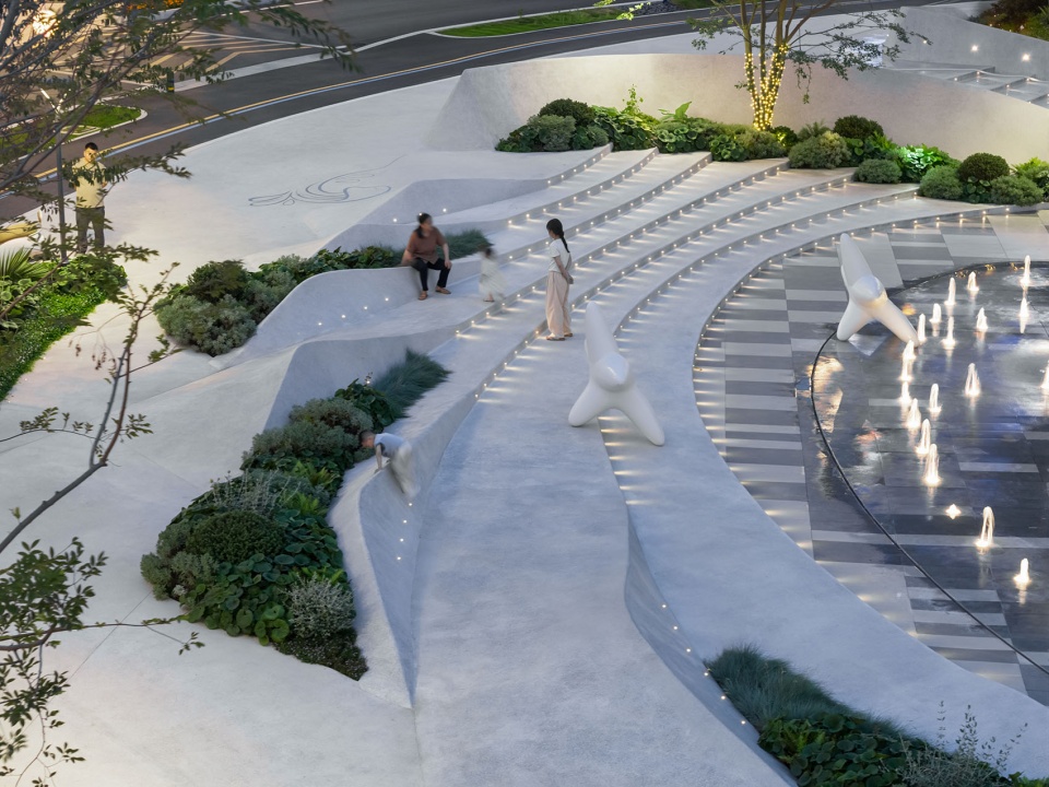 The Splash Plaza Sparked by Urban Energy